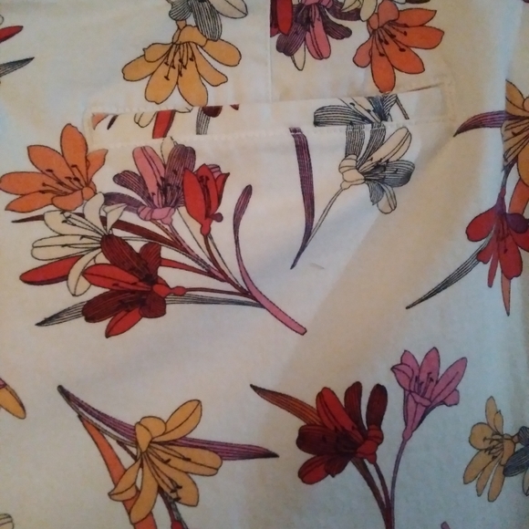 ST John's Bay shorts floral white red orange pink yellow flowers EUC Sz … - Picture 6 of 16